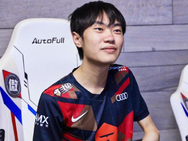 再次夺得足 再次夺得足